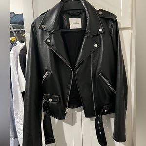 Wilfred
T-Bird Jacket
$298
Vegan Leather